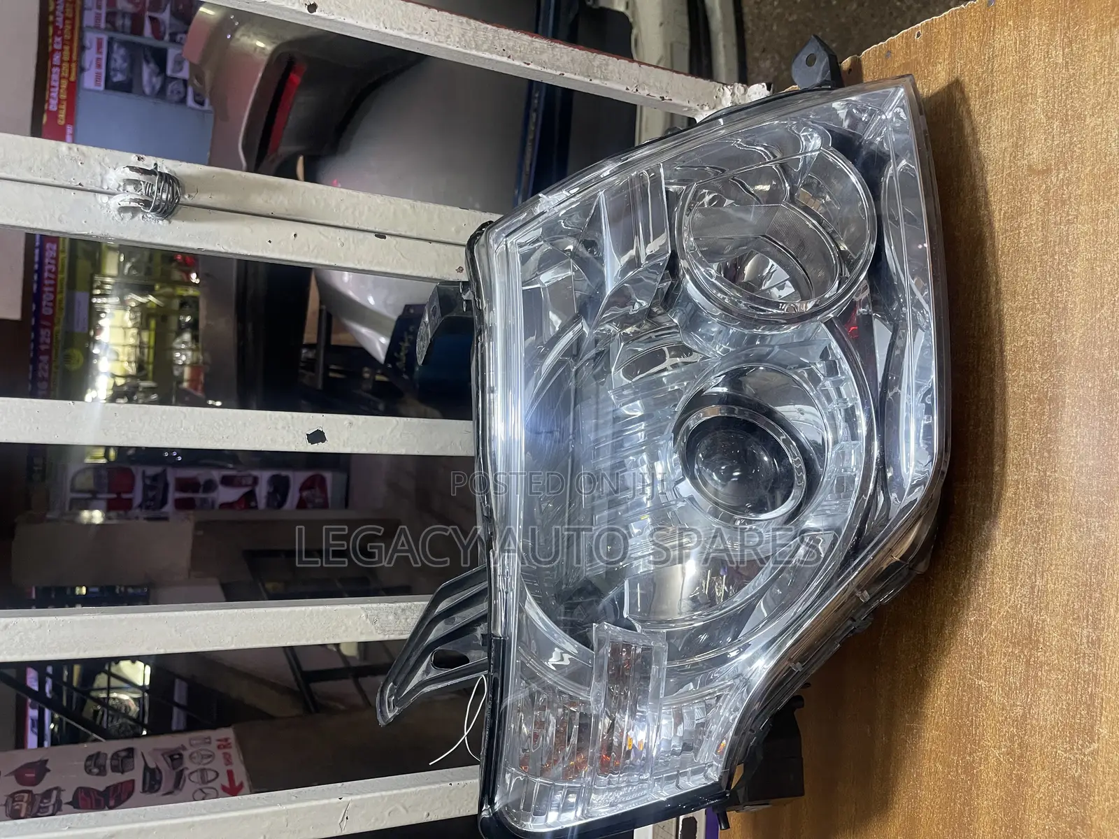 Mitsubishi Shogun Headlight