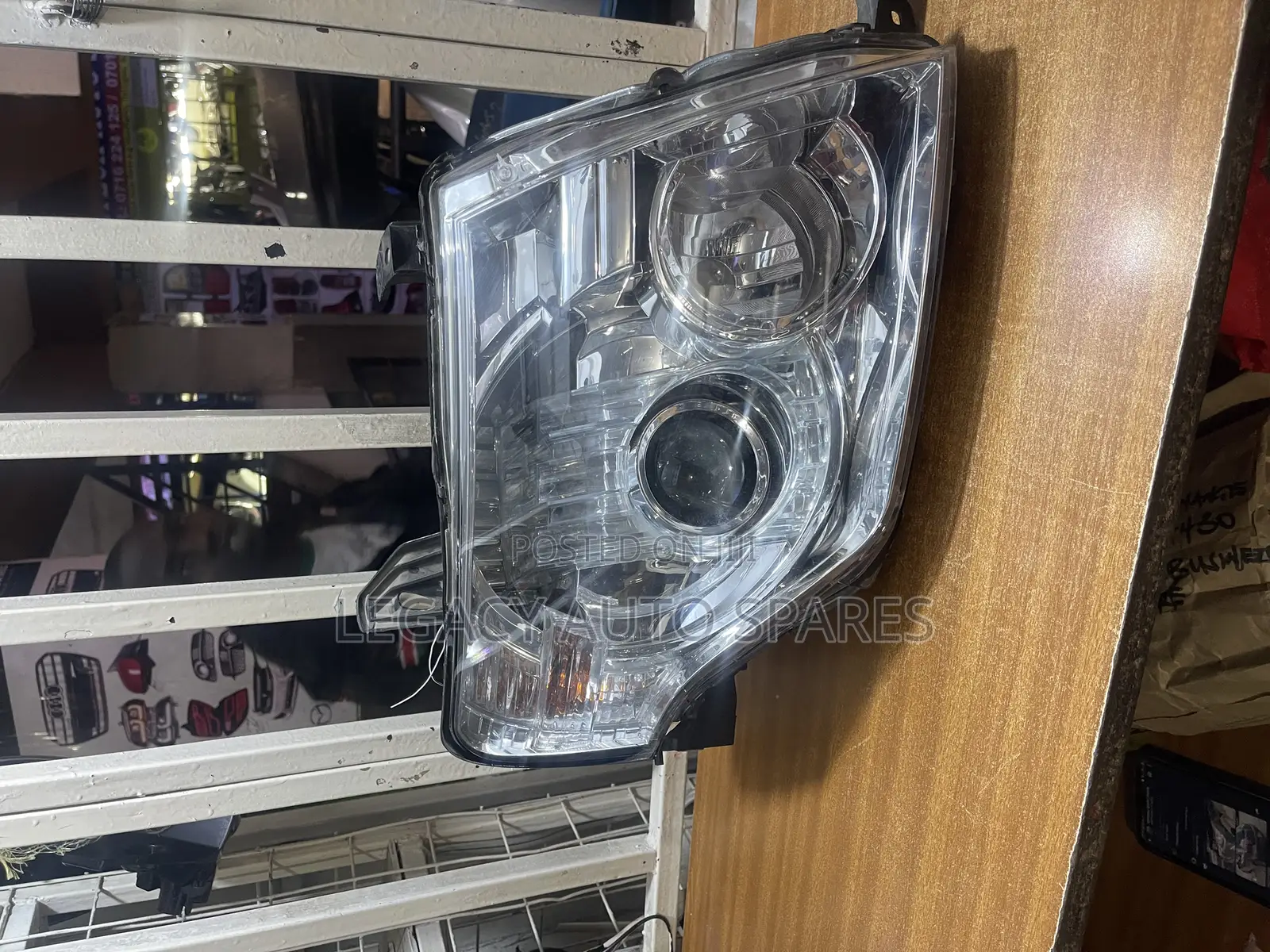 Mitsubishi Shogun Headlight