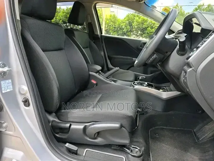 Honda Grace 2018 Silver
