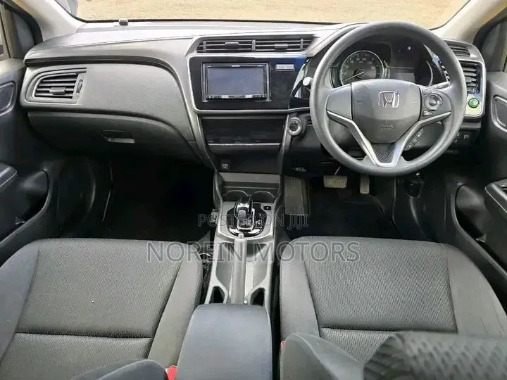 Honda Grace 2018 Silver