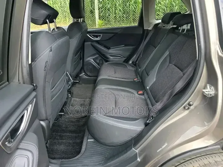 Subaru Forester Premium AWD 2019 Gray