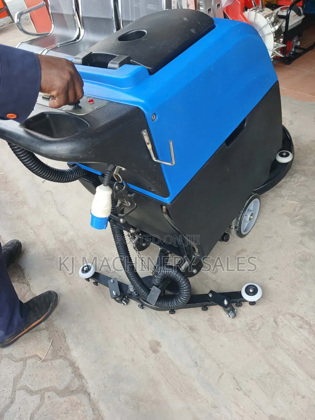 Floor Scrubber Cleaning Machine