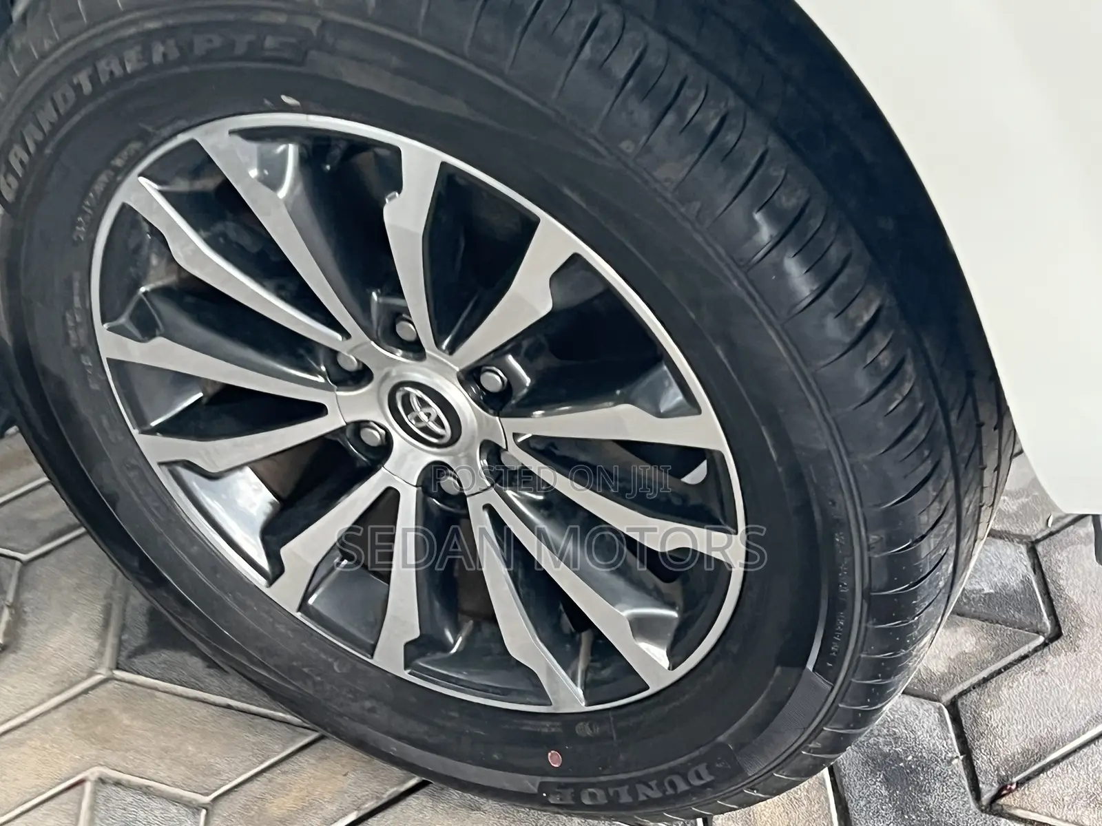 Toyota Land Cruiser Prado 2019 White