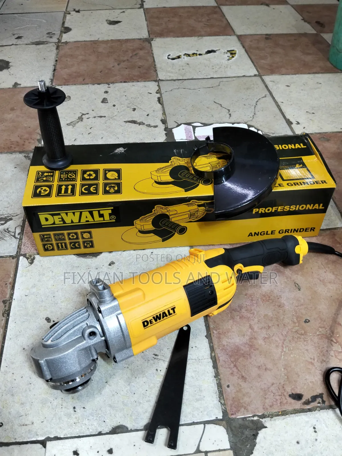 Dewalt Angle Grinder 9 Inches 2600 Watts for Construction Workshops