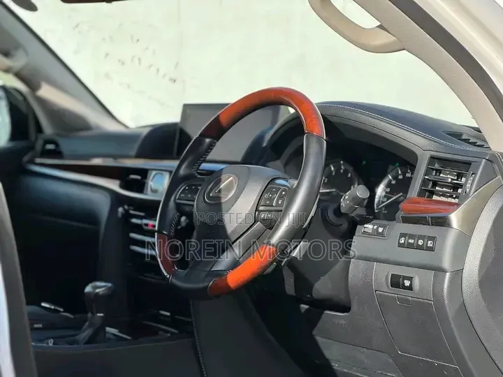 Lexus LX 570 AWD 2020 Pearl