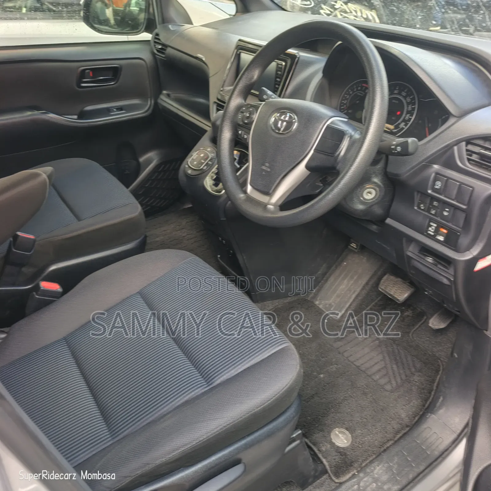 Toyota Noah 2020 Silver