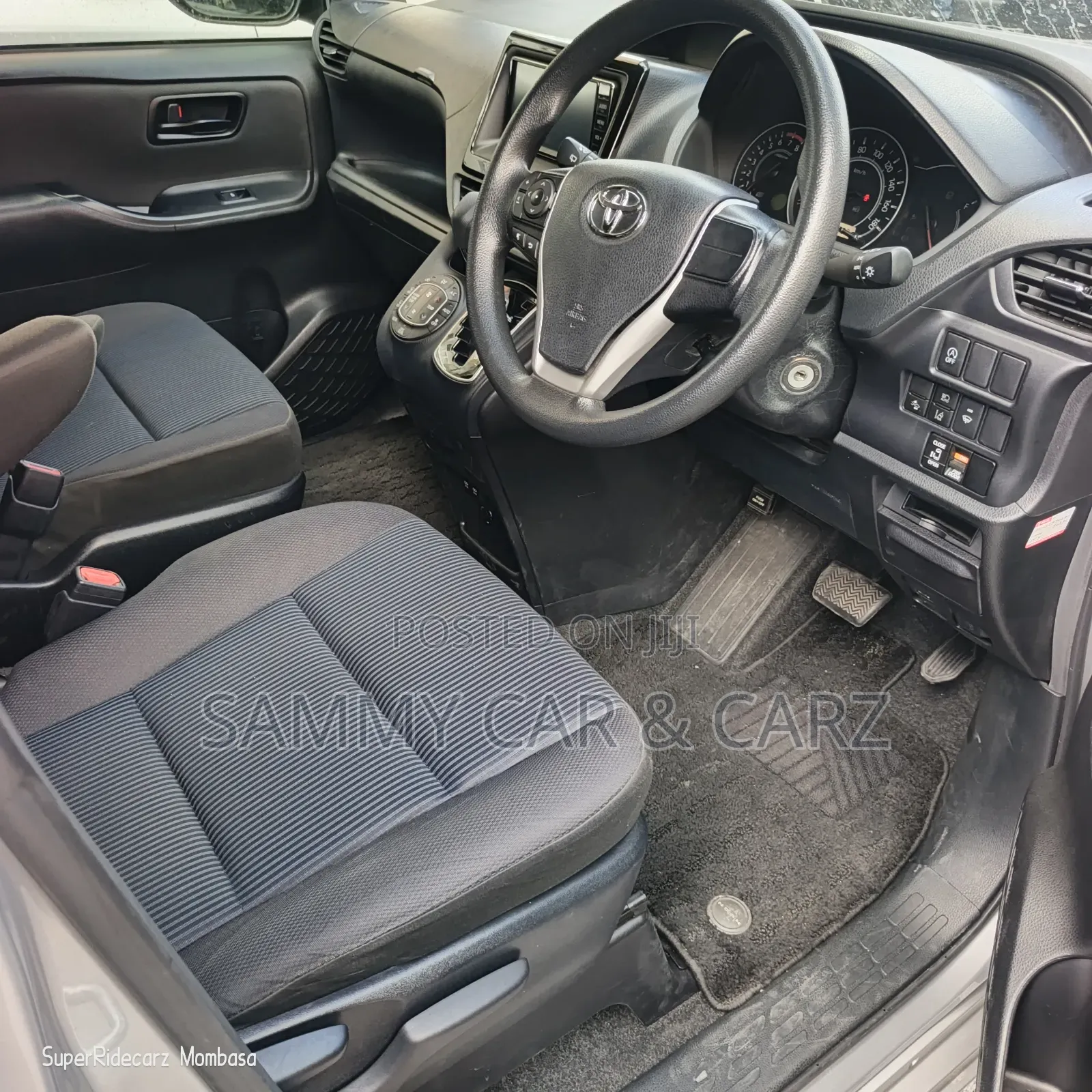 Toyota Noah 2020 Silver
