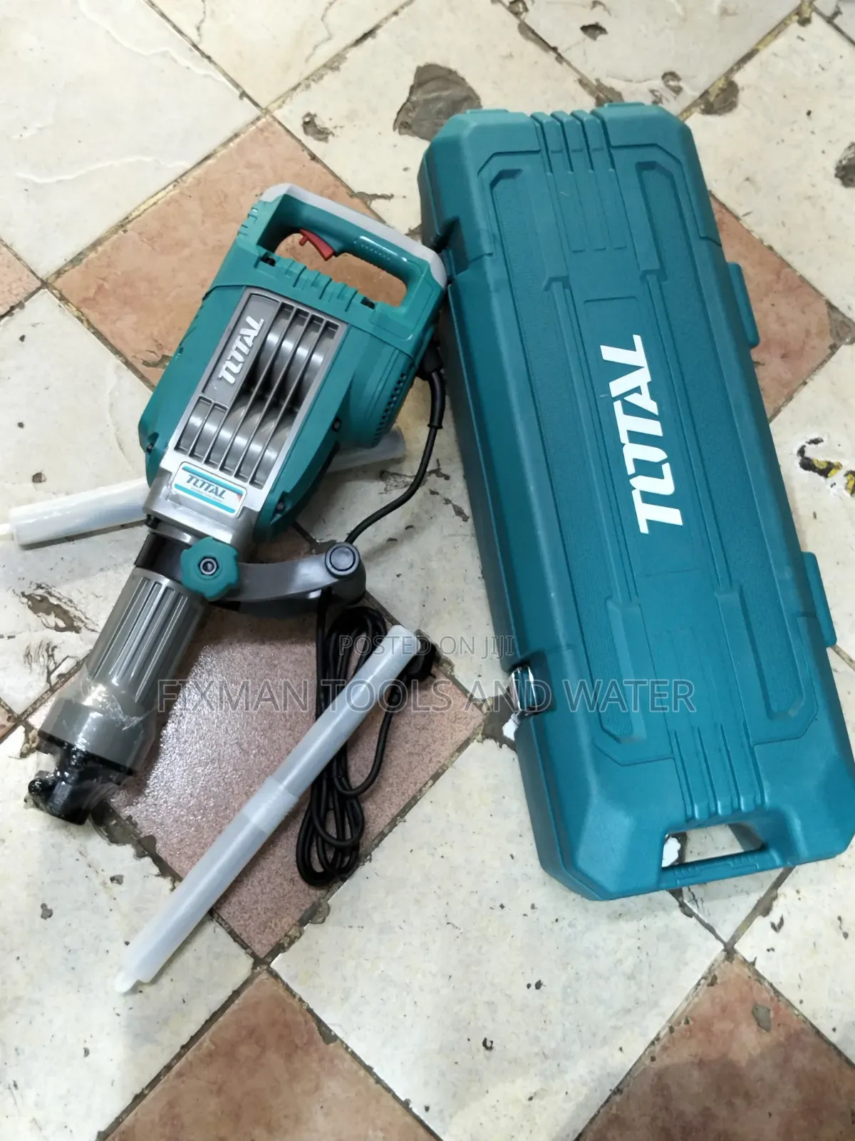 Big Body Total Demolition Breaker 240v 1700 Watts + Bits