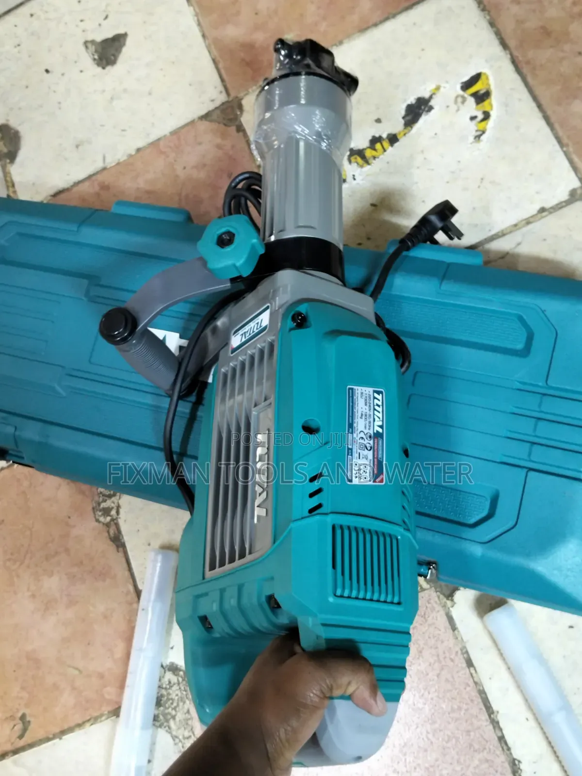 Big Body Total Demolition Breaker 240v 1700 Watts + Bits