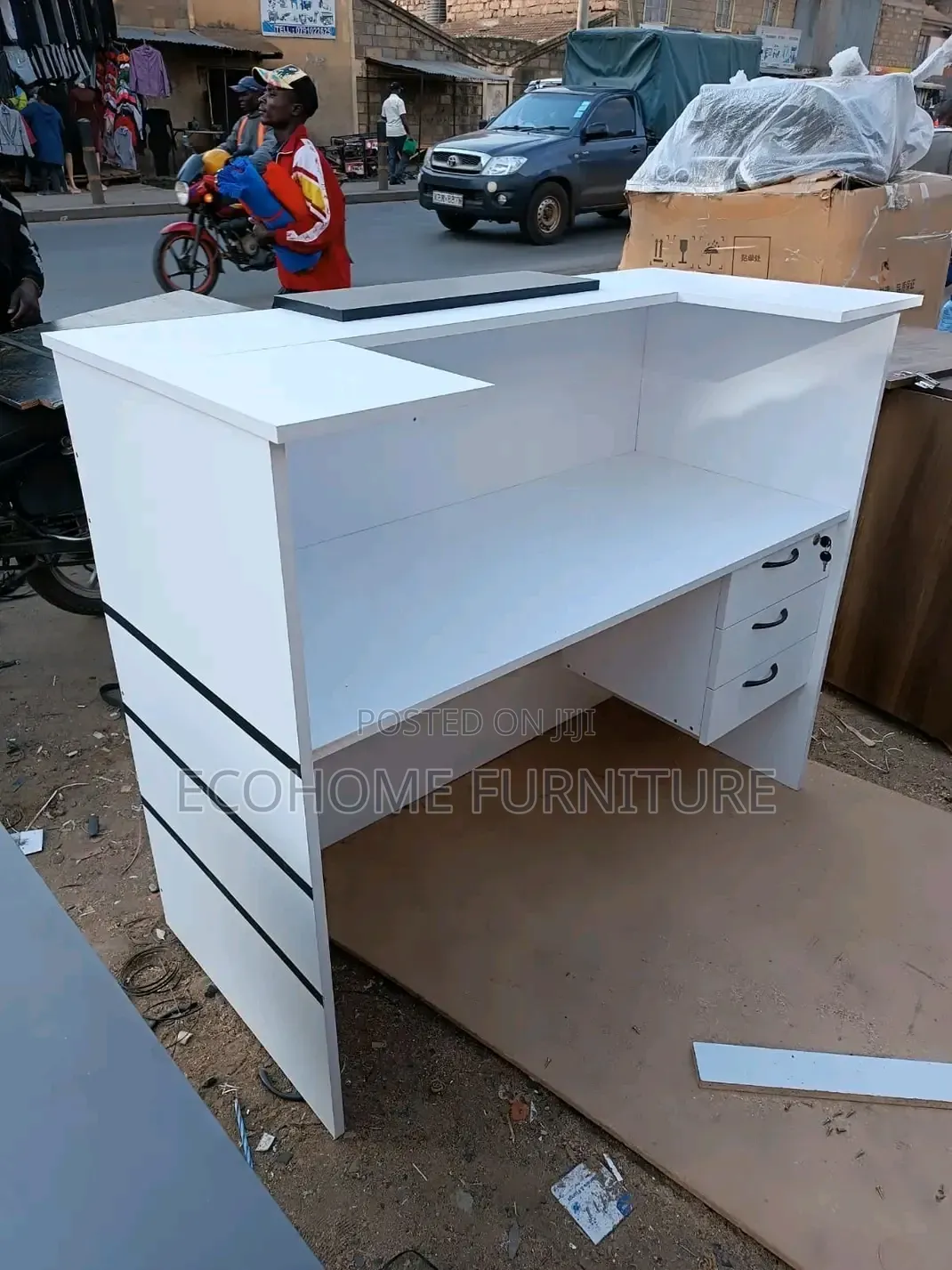 Durable Luxury White Receptionist Desk