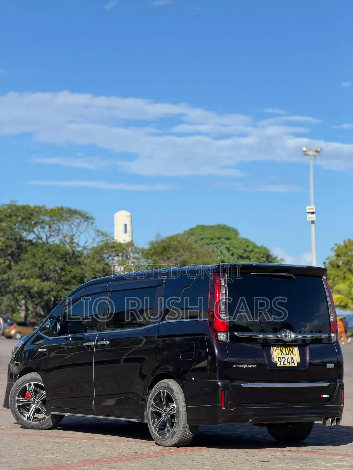Toyota Esquire 2017