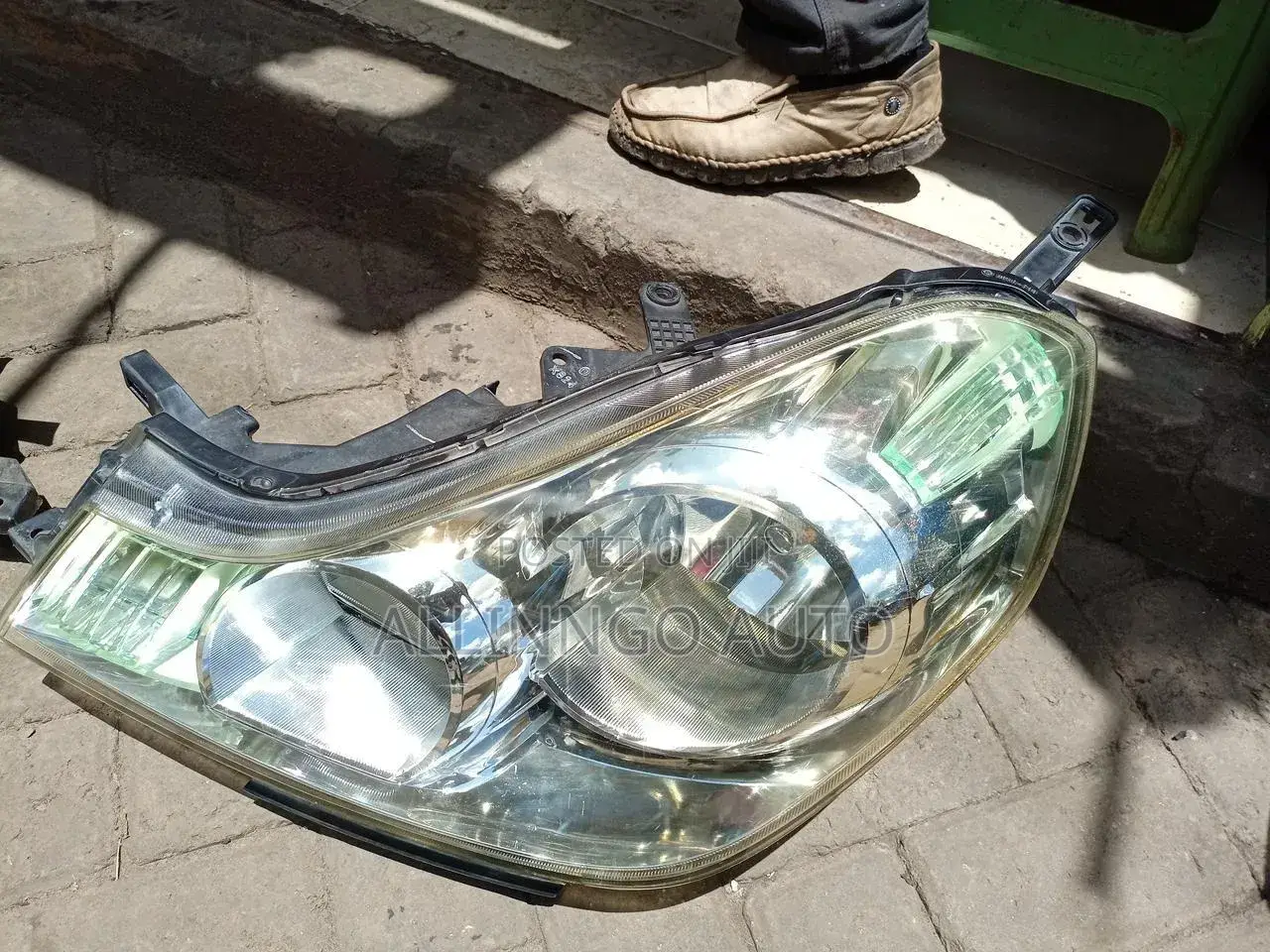 Nissan Wingroad Headlight
