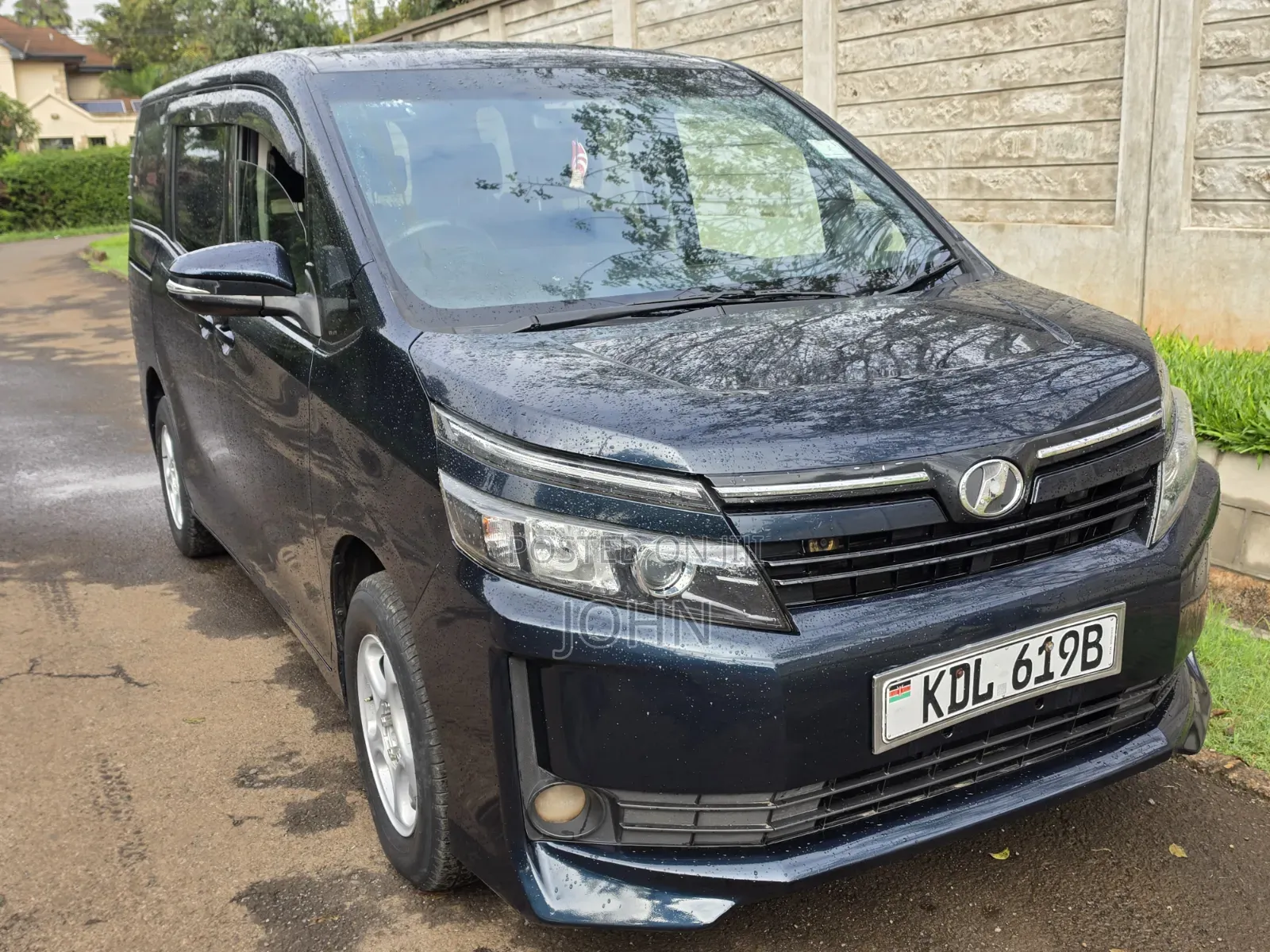 Toyota Voxy 2016 Blue