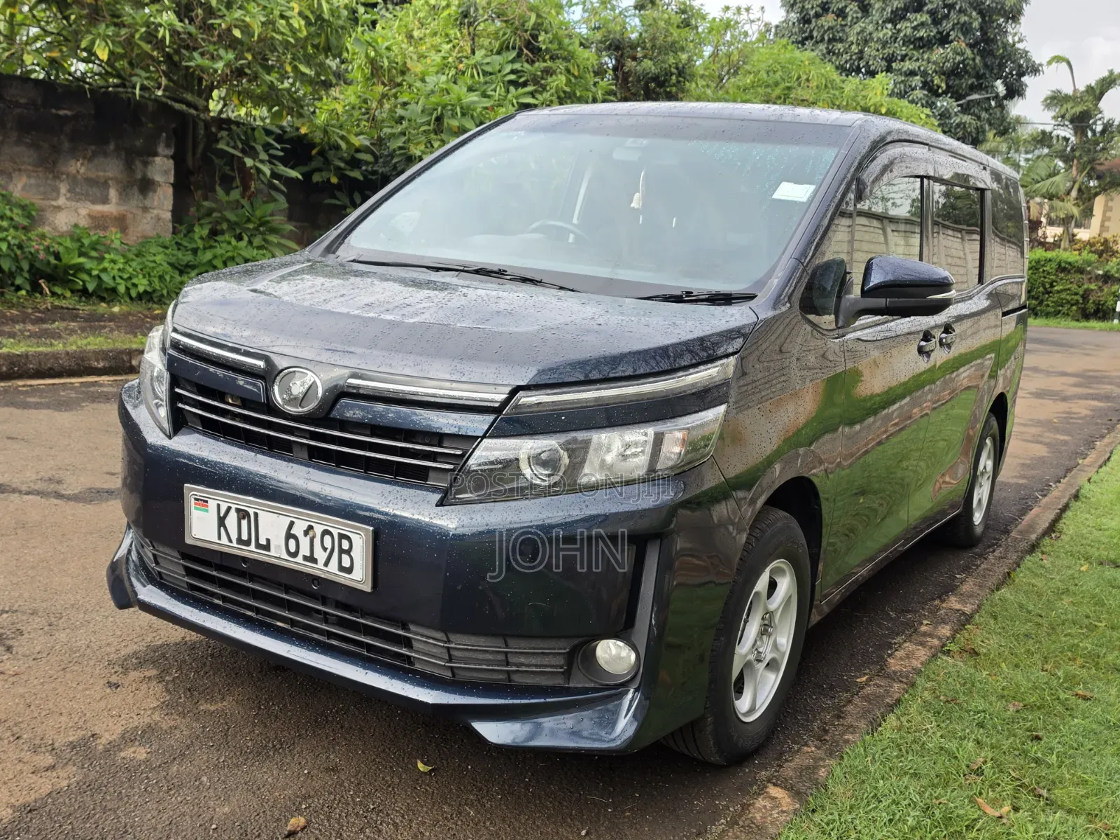 Toyota Voxy 2016 Blue