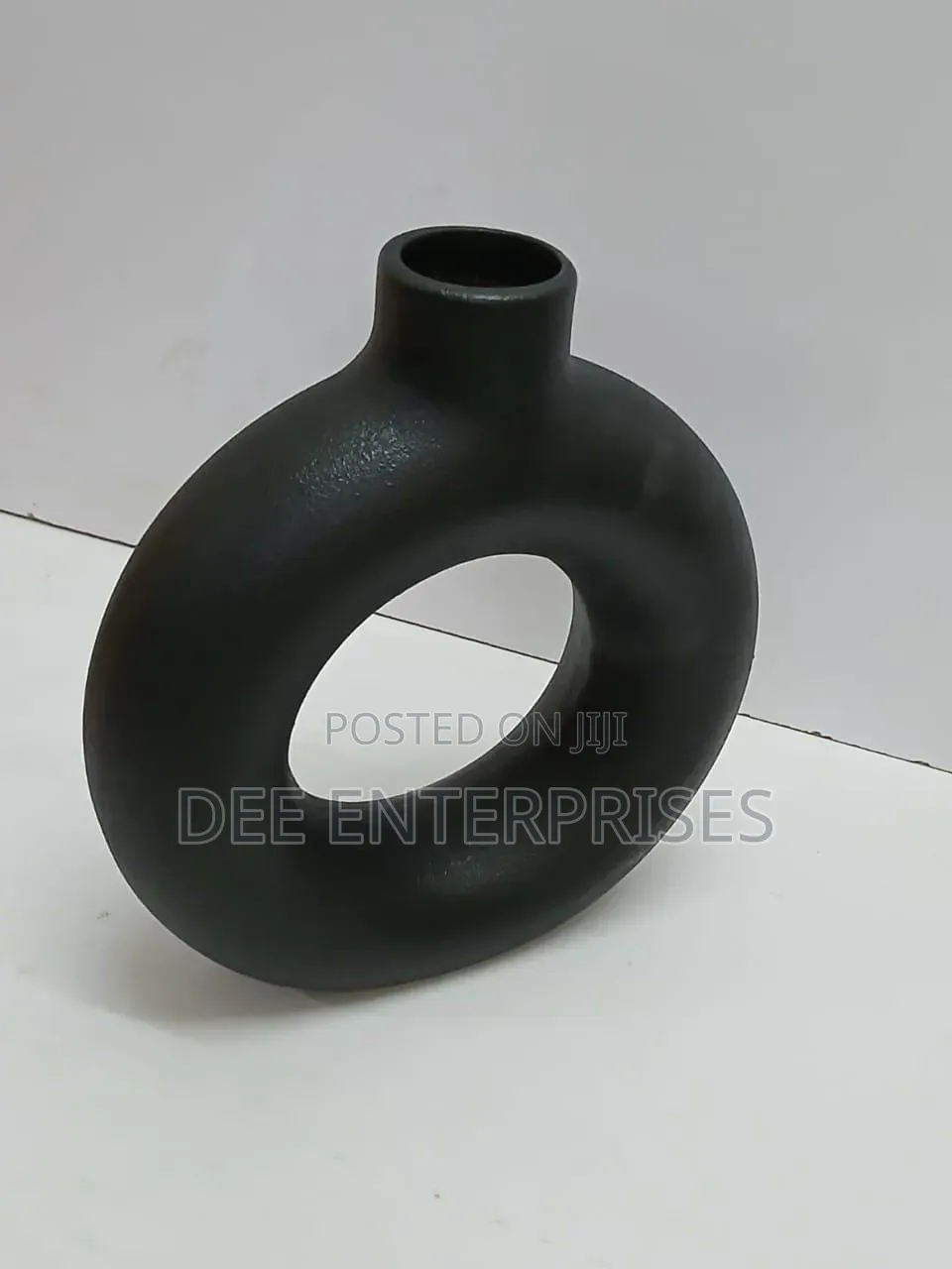 Doughnut-Shape Ceramic Flower Vase