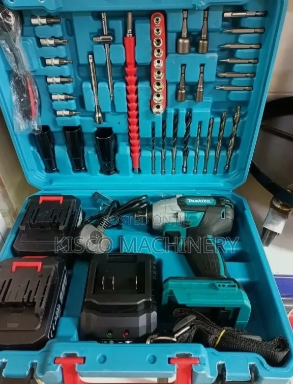 Makita Cordless Impact Wrench Combo Tool Kit/Impact Wrench