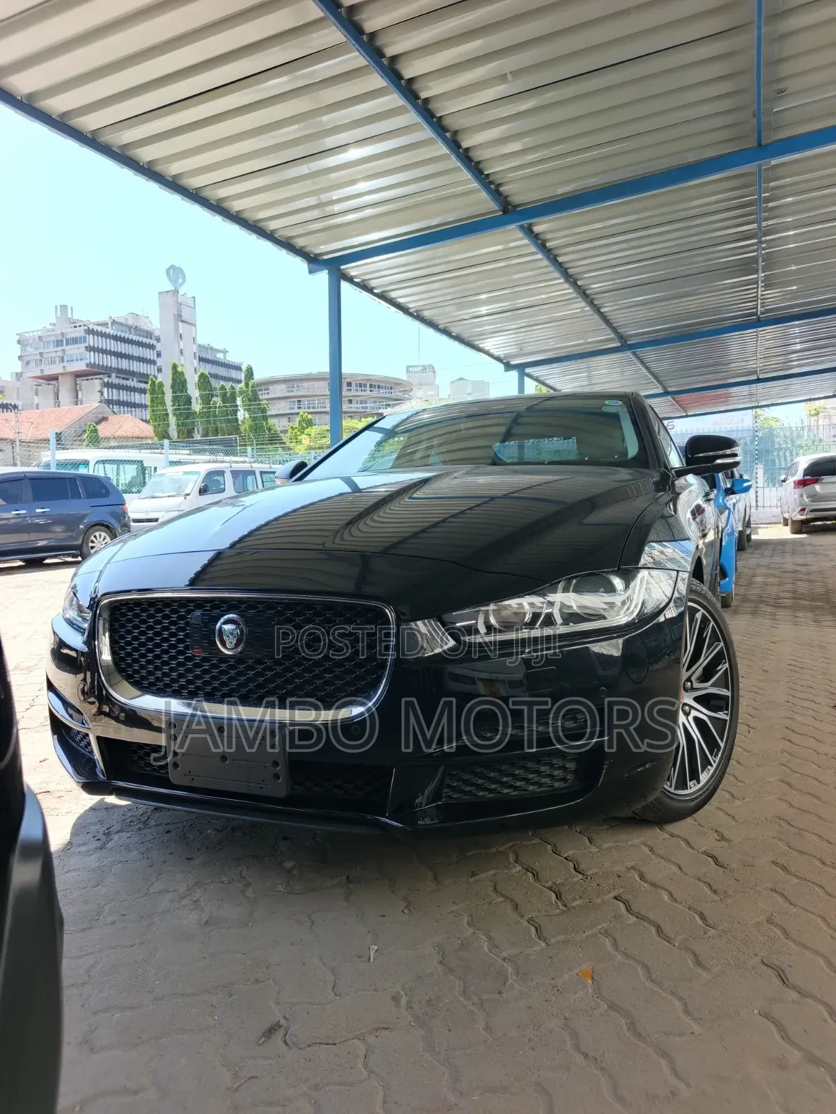 Jaguar XE 25t Premium AWD 2018 Black