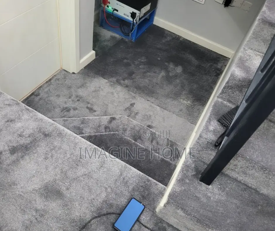 Trendy Wall to Wall Carpet Grey Color