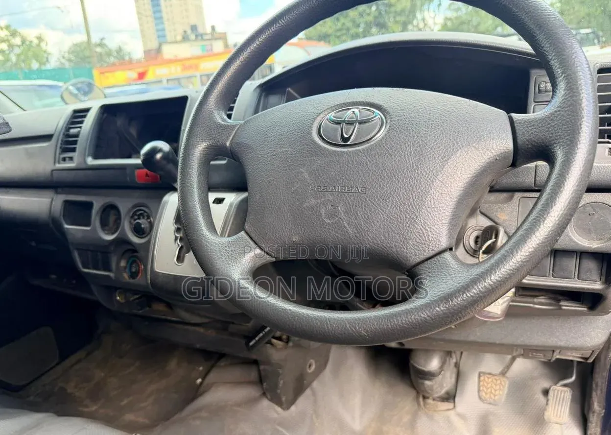 Toyota HiAce 2014 Blue