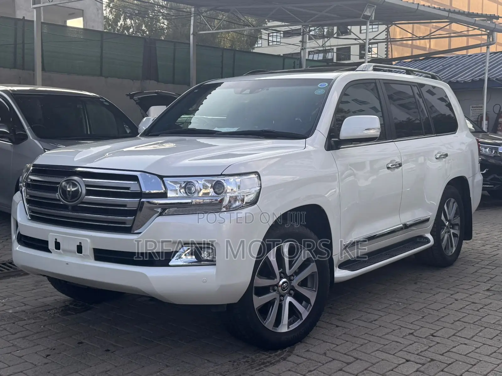 Toyota Land Cruiser 4.6 V8 ZX 2019 White