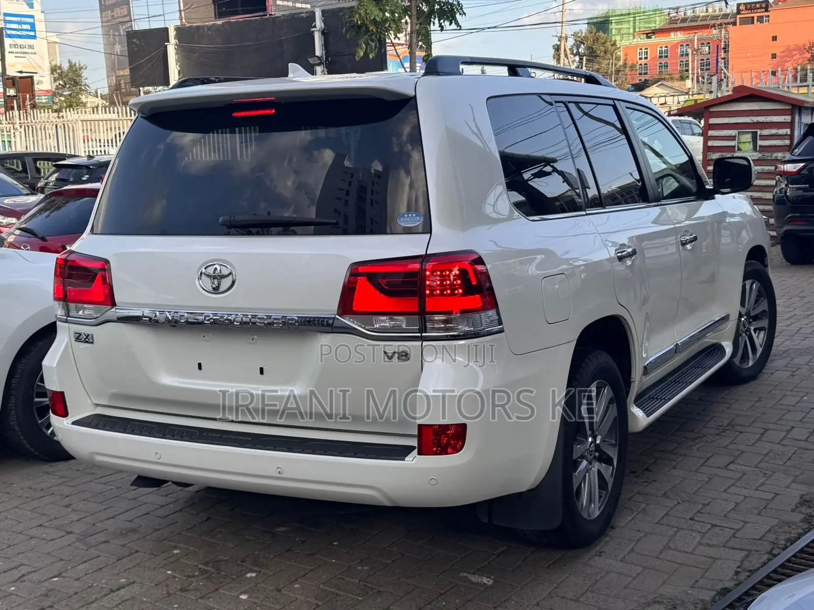 Toyota Land Cruiser 4.6 V8 ZX 2019 White