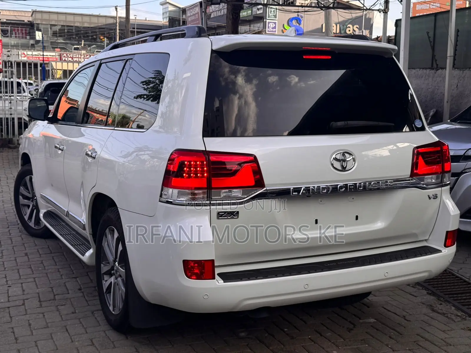 Toyota Land Cruiser 4.6 V8 ZX 2019 White