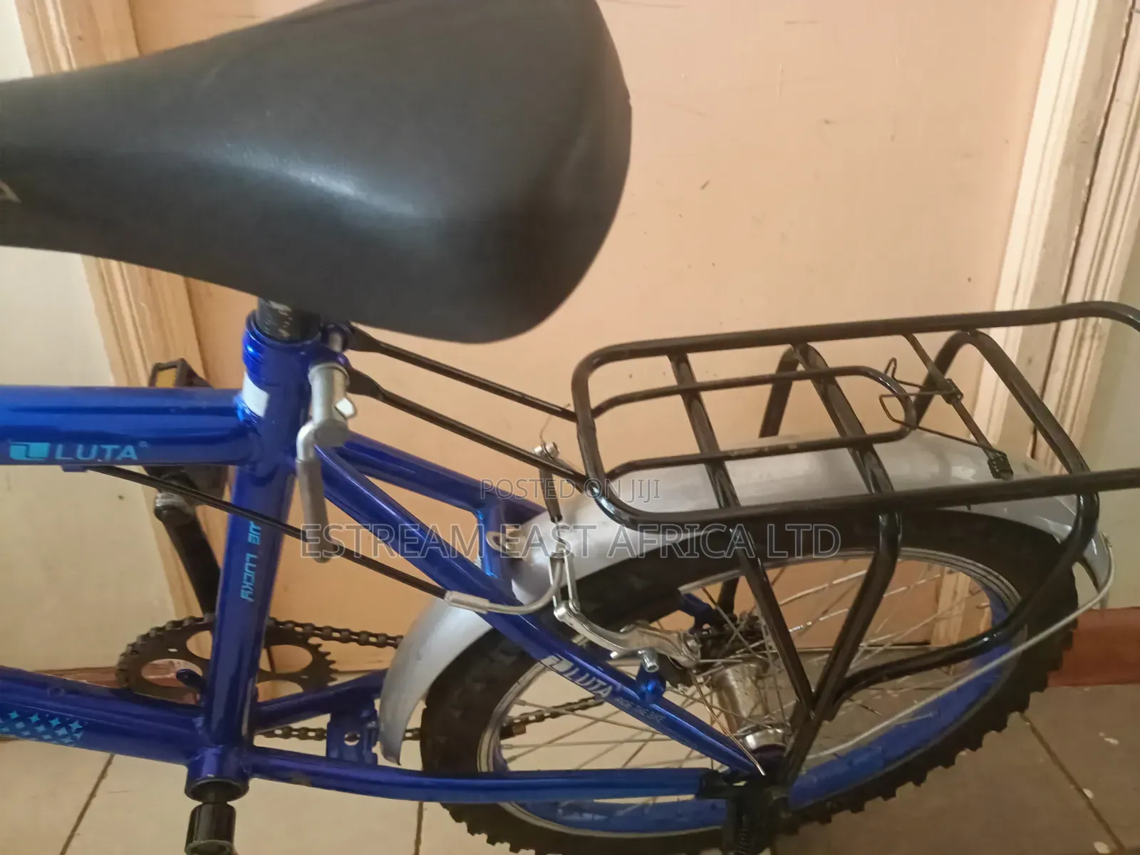 Luta Bicycle, Size 20 Kids Bike. Ideal for Ages 5 to 9 Years.