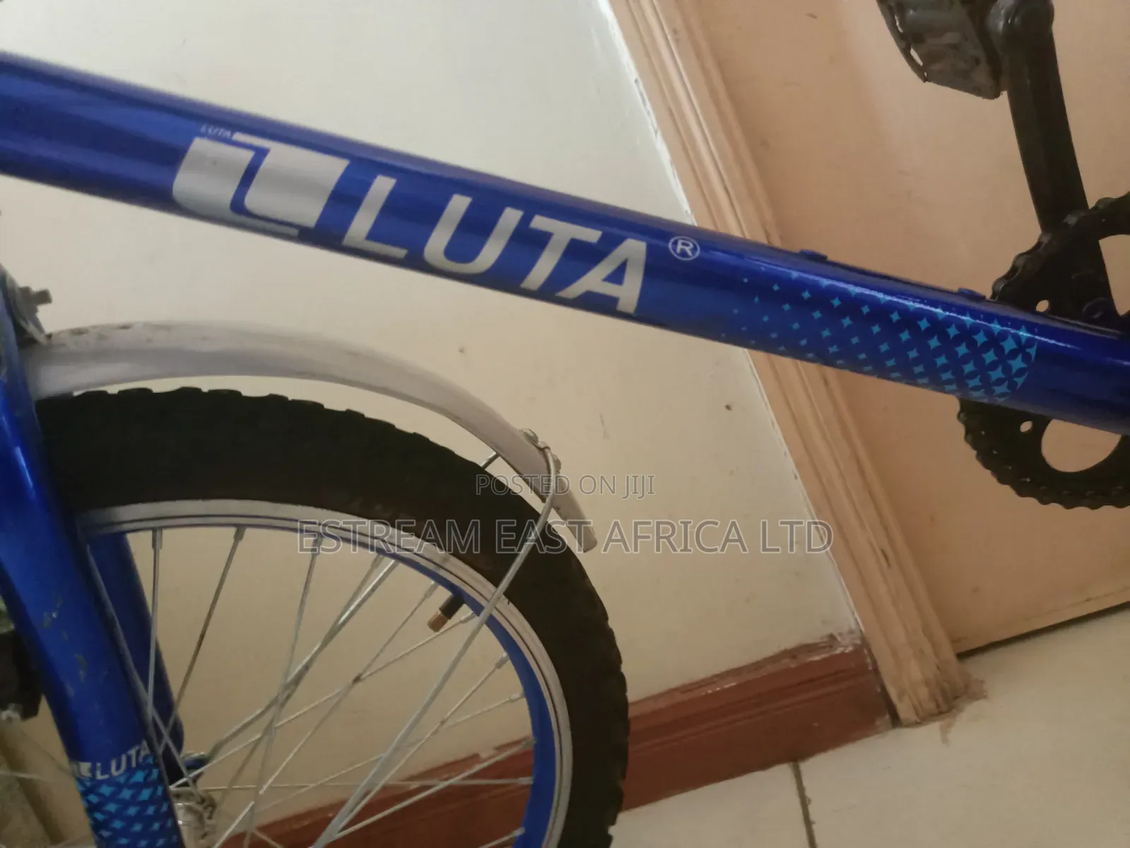Luta Bicycle, Size 20 Kids Bike. Ideal for Ages 5 to 9 Years.