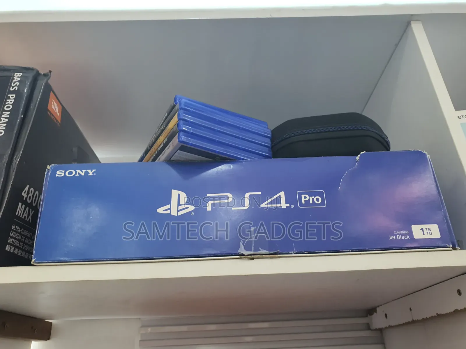 Sony Ps4 Pro - 1 Tb Plus 3 Games