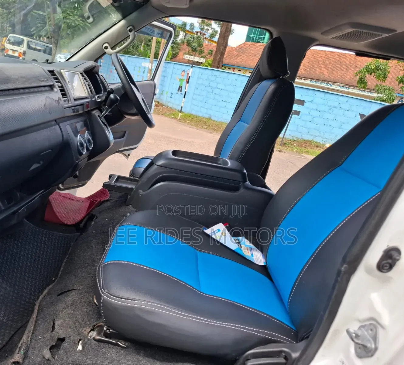 Toyota HiAce 2011 White