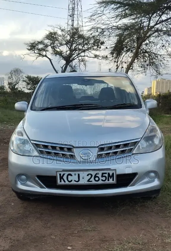 Nissan Tiida 2009 Silver