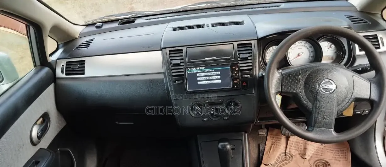 Nissan Tiida 2009 Silver