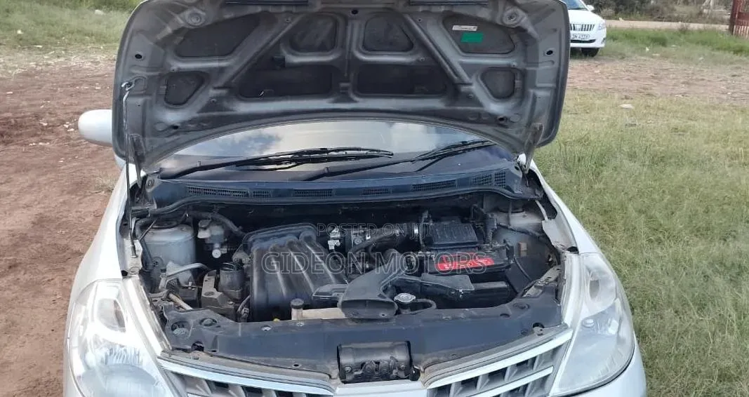 Nissan Tiida 2009 Silver