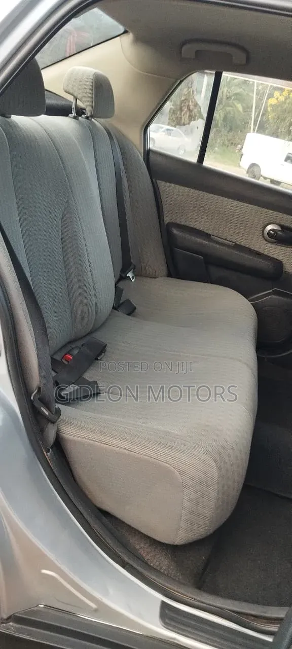 Nissan Tiida 2009 Silver