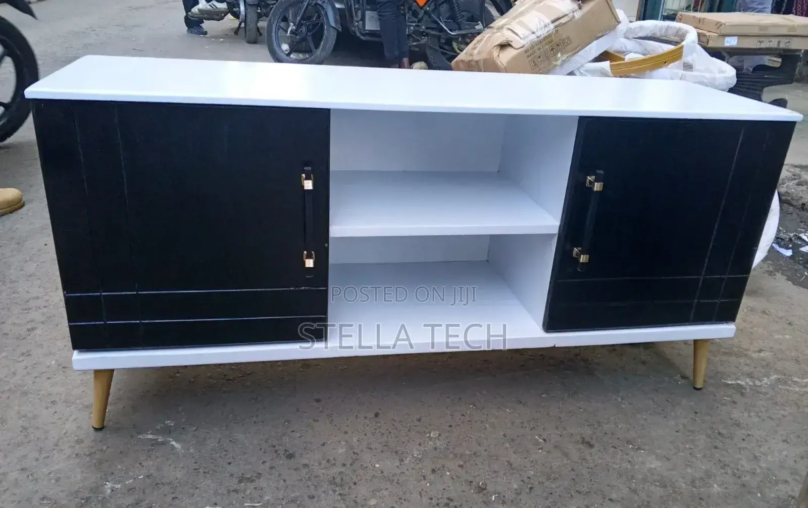 4.5 FTS Executive American Flats Tv Stand