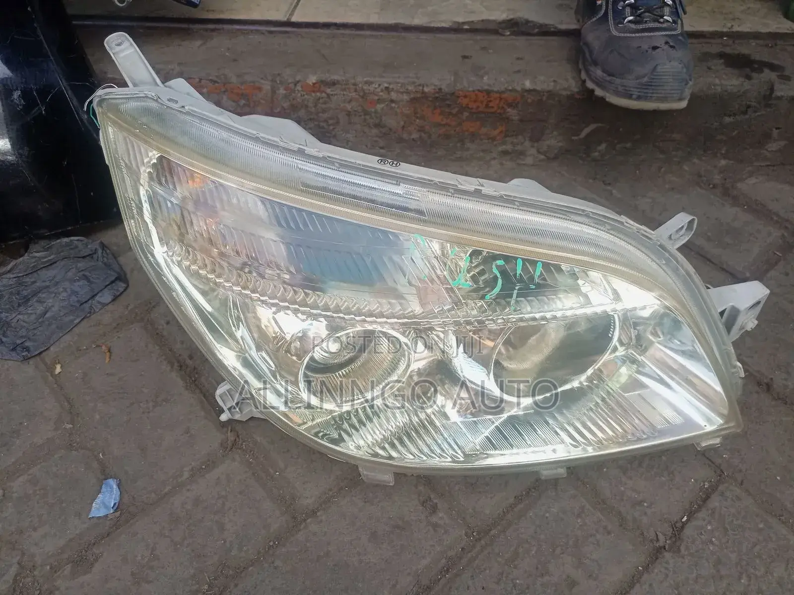Toyota Rush Headlight