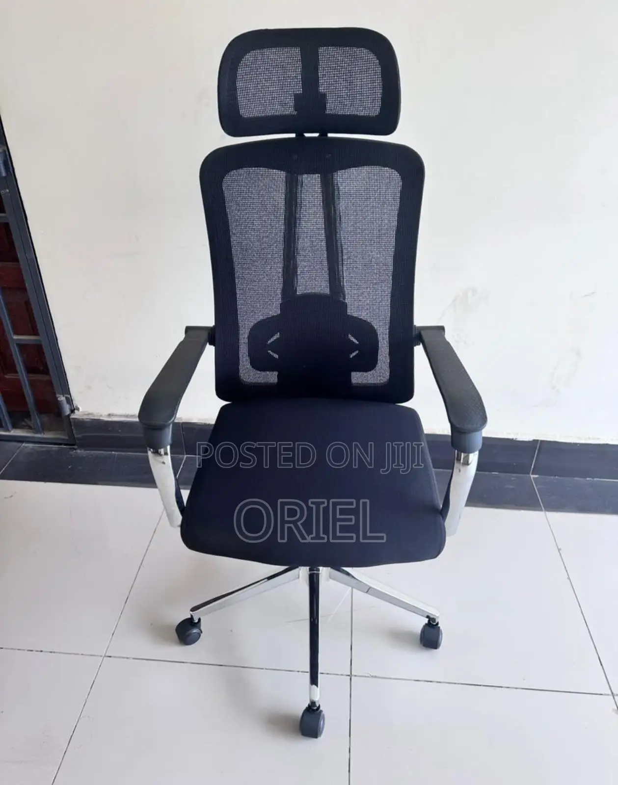 High-Back Office Chair : Black Mesh Backrest Office Chair