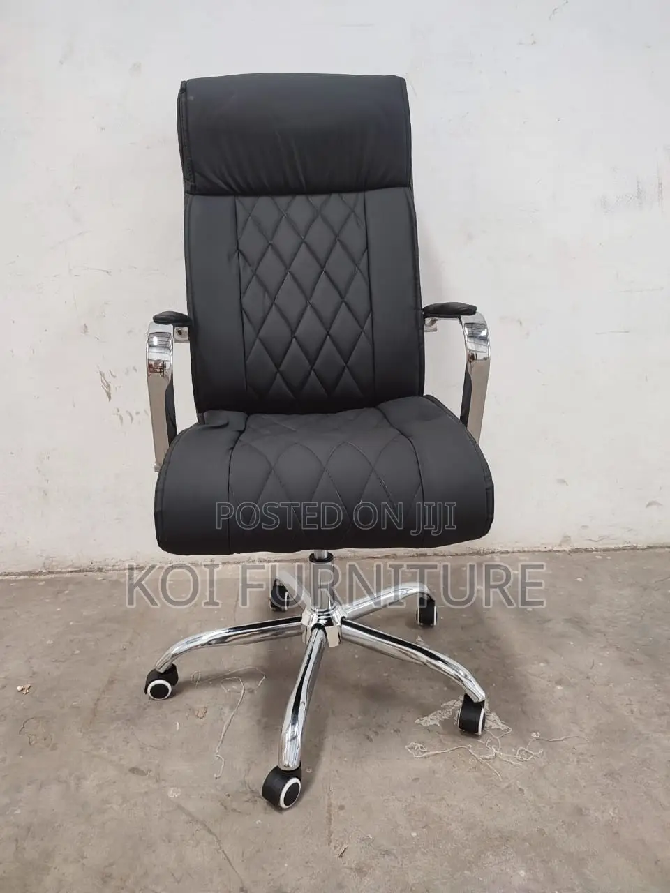 Office Chair : V125 Black High-Back Executive Office Chair