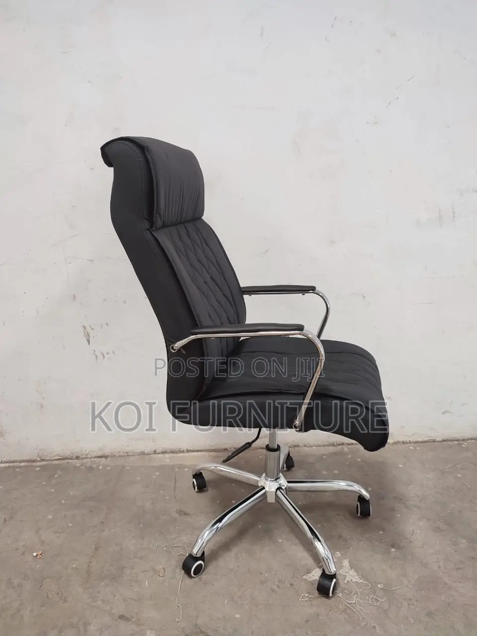 Office Chair : V125 Black High-Back Executive Office Chair