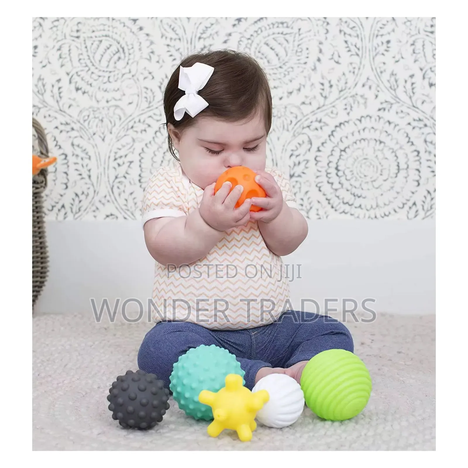 6 Pieces Colourful Soft Balls ,Make Sound by Squeezing