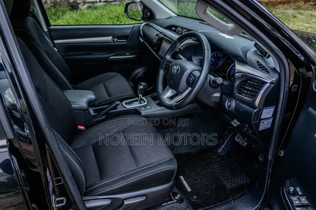 Toyota Hilux Revo Double Cab Deisel 2.4 AWD 2021 Black