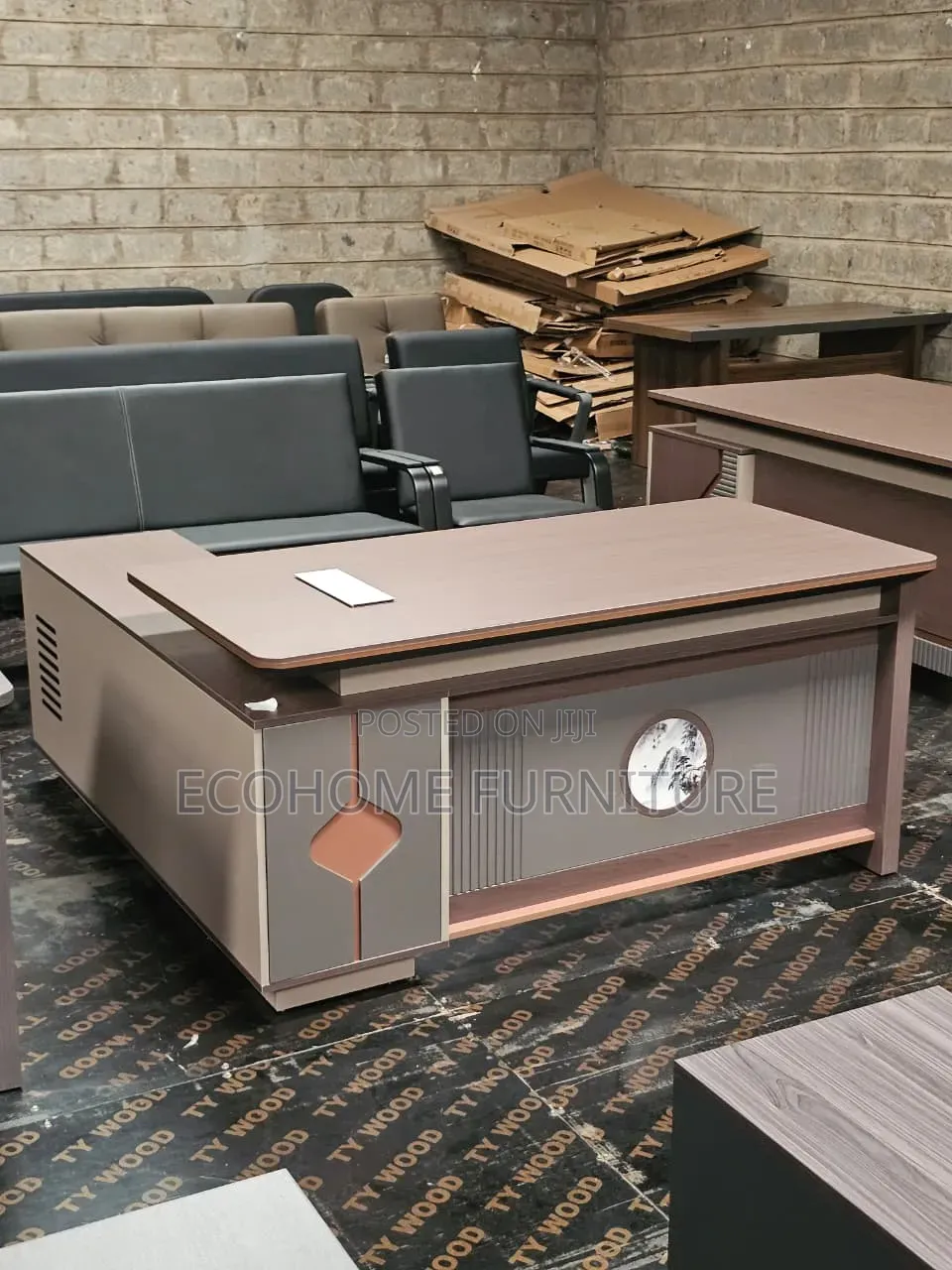 1.8 M L - Shaped Desk With Diamond Accent