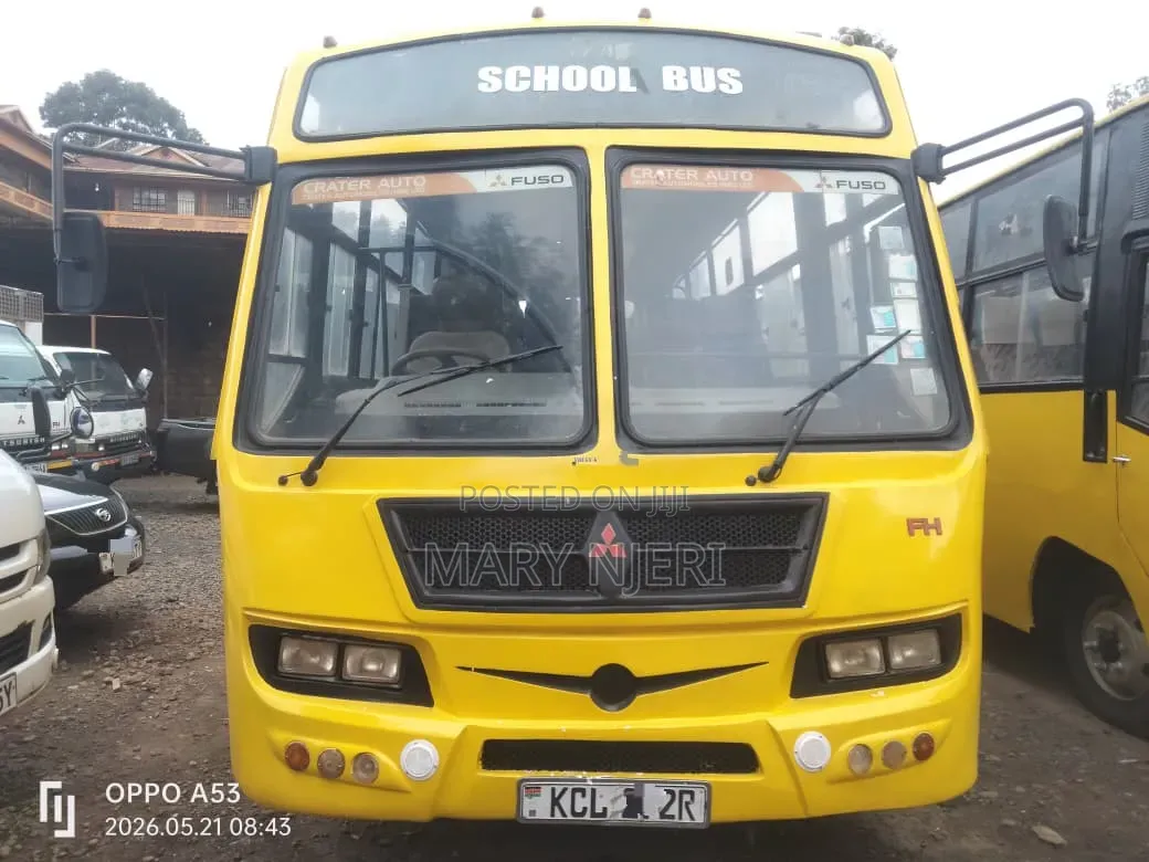 Mitsubishi Fuso Canter 2015 Yellow