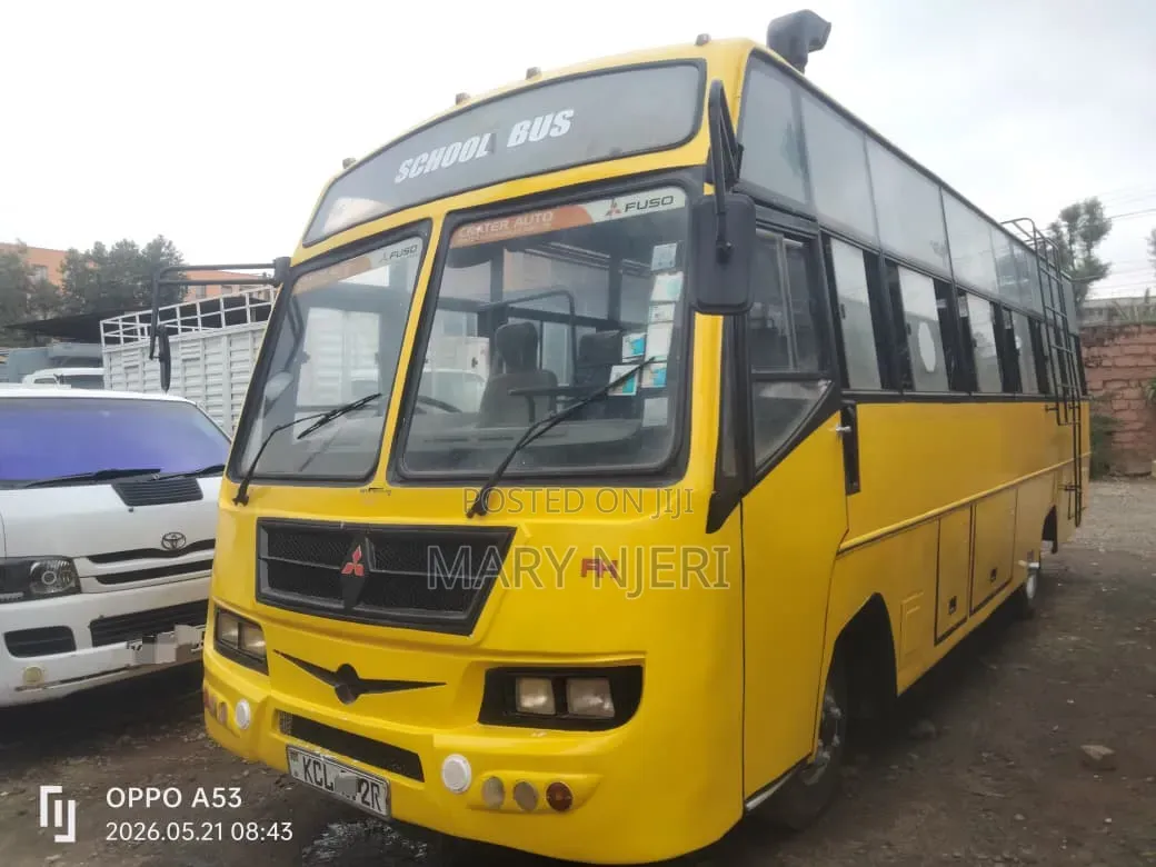 Mitsubishi Fuso Canter 2015 Yellow