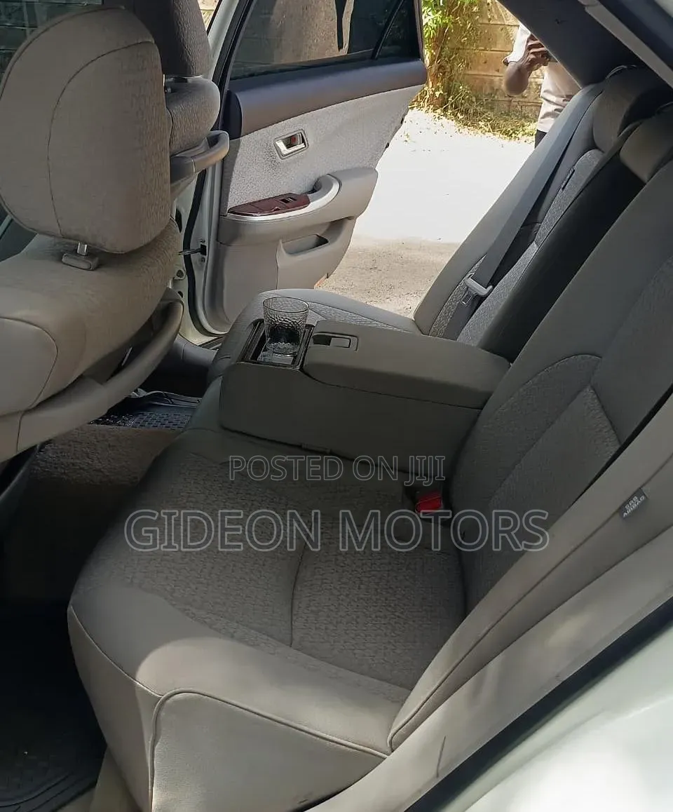 Toyota Crown 2011 White