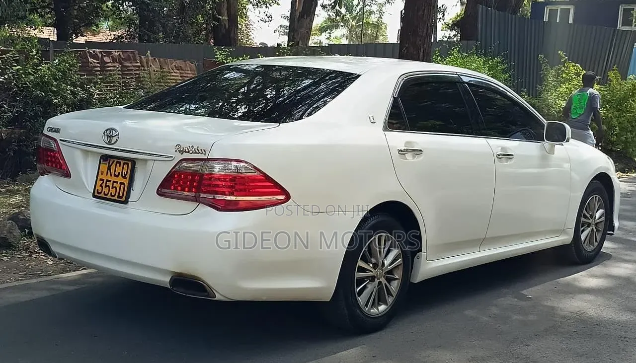 Toyota Crown 2011 White