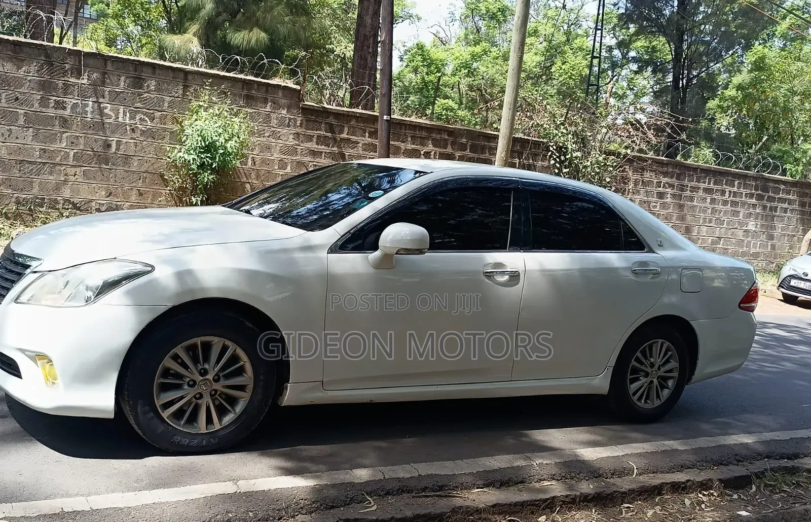 Toyota Crown 2011 White