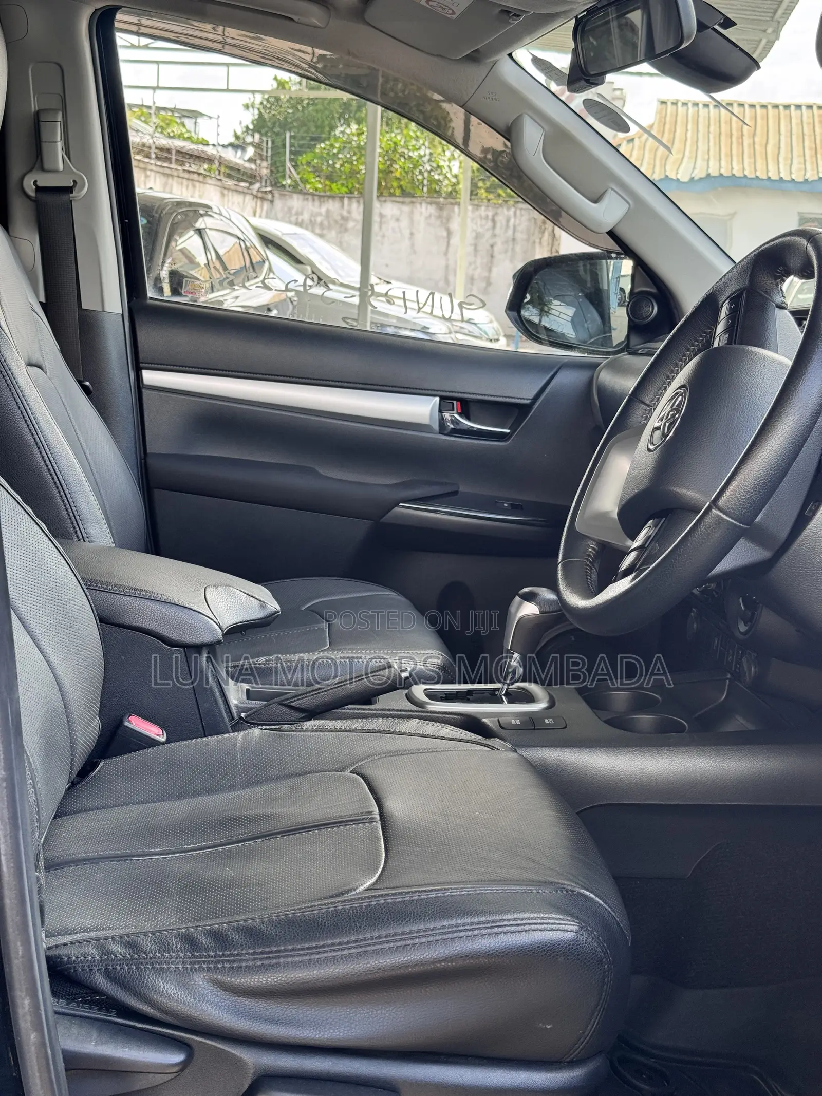 Toyota Hilux 2021 Black