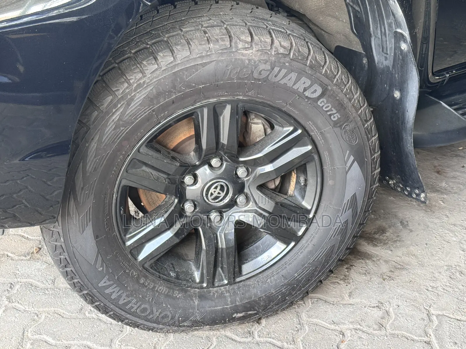 Toyota Hilux 2021 Black