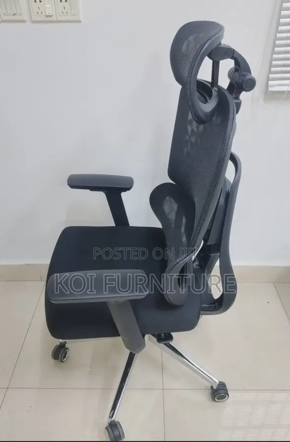 Office Chair : Black High-Back Ergonomic Office Chair